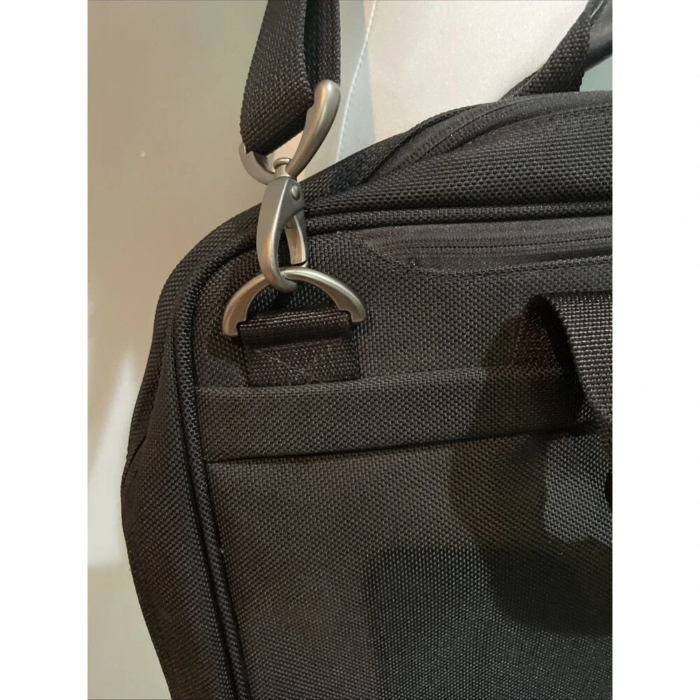 Briggs & Riley laptop / Travel Bag, Serial Number #05-BB101-0571931-2